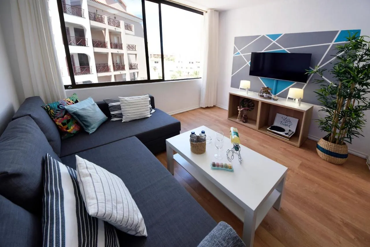 Peaceful & Bright Loft, Heated Pool, Netflix, Free Wifi & Parking, Tennis Los Cristianos 0*,  Spanyolország