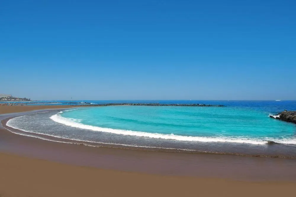Peaceful & Bright Loft, Heated Pool, Netflix, Free Wifi & Parking, Tennis Los Cristianos